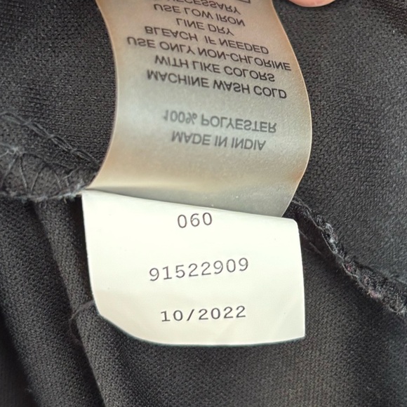 Vince Camuto Smocked Waist Flutter Sleeve Midi Dress In Rich Black Size … - Picture 10 of 13